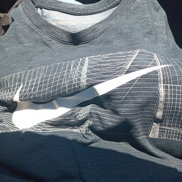 Nike Dark Gray T-Shirt with White Graphic - Picture 1 of 1